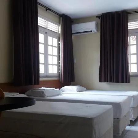 2000 Hotel