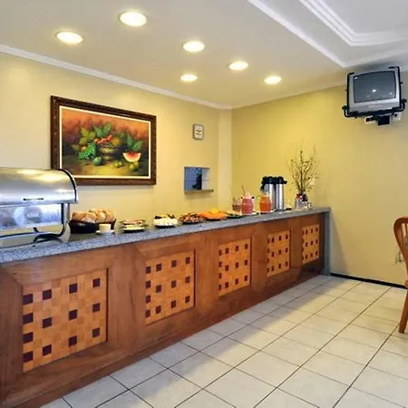 2000 Hotel